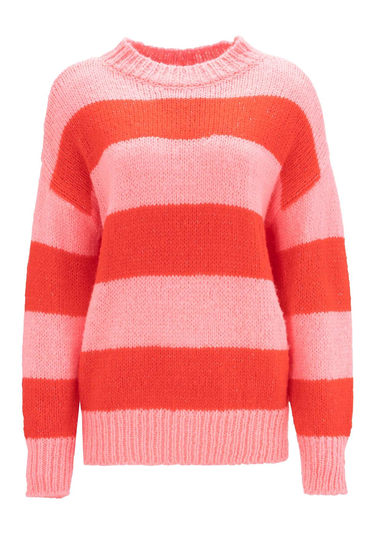 Вязаный свитер модного полосатого дизайна.