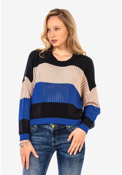 Вязаный свитер с широкими полосками.