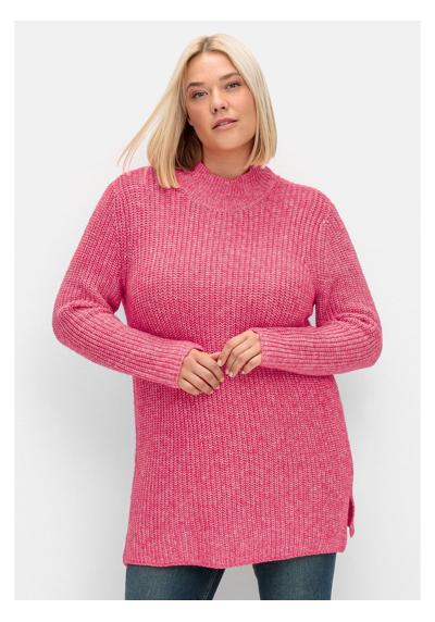 Вязаный свитер больших размеров с воротником стойкой.