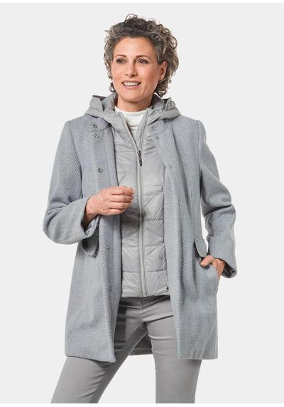 Короткое пальто маленького размера: пальто на съемной стеганой подкладке.