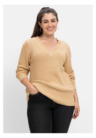 Вязаный свитер больших размеров с жемчужной структурой.