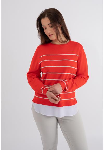 Вязаный свитер модного полосатого дизайна.