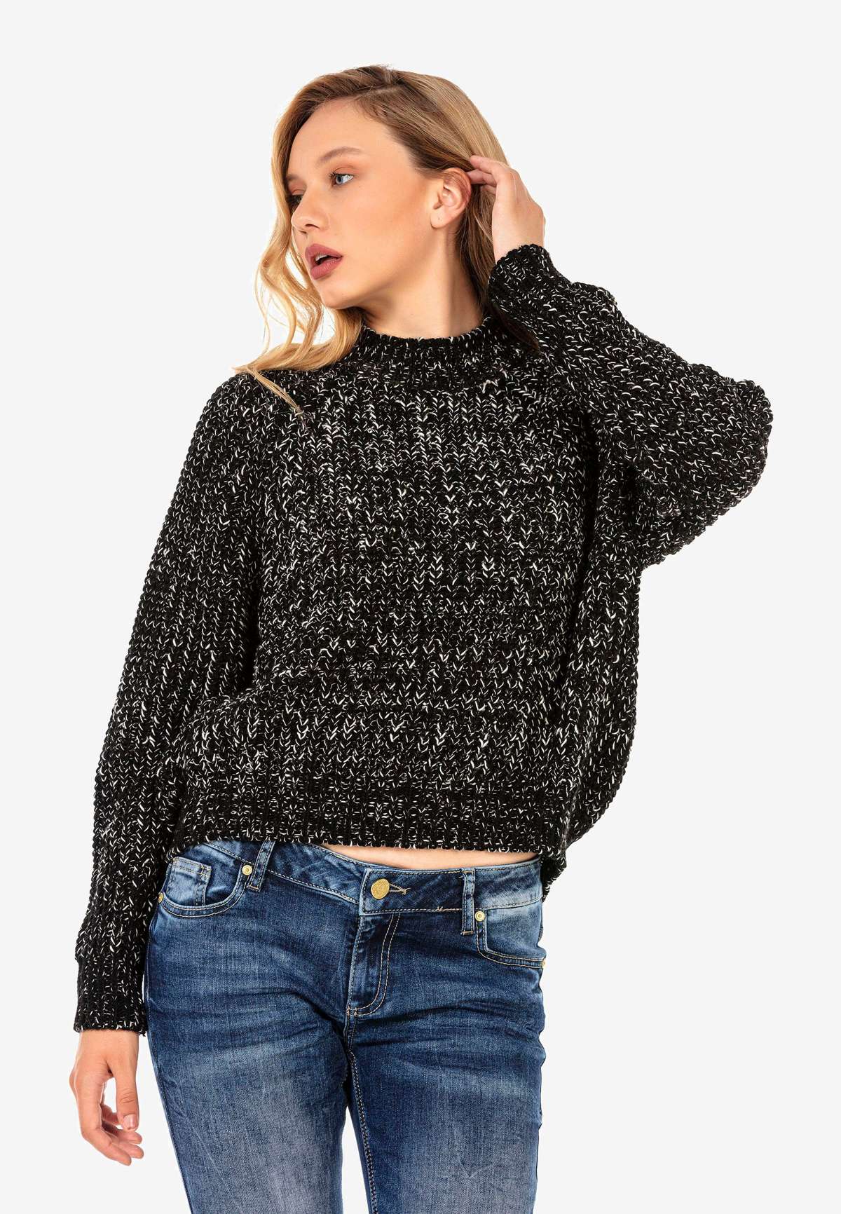 Вязаный свитер в пестрый дизайн