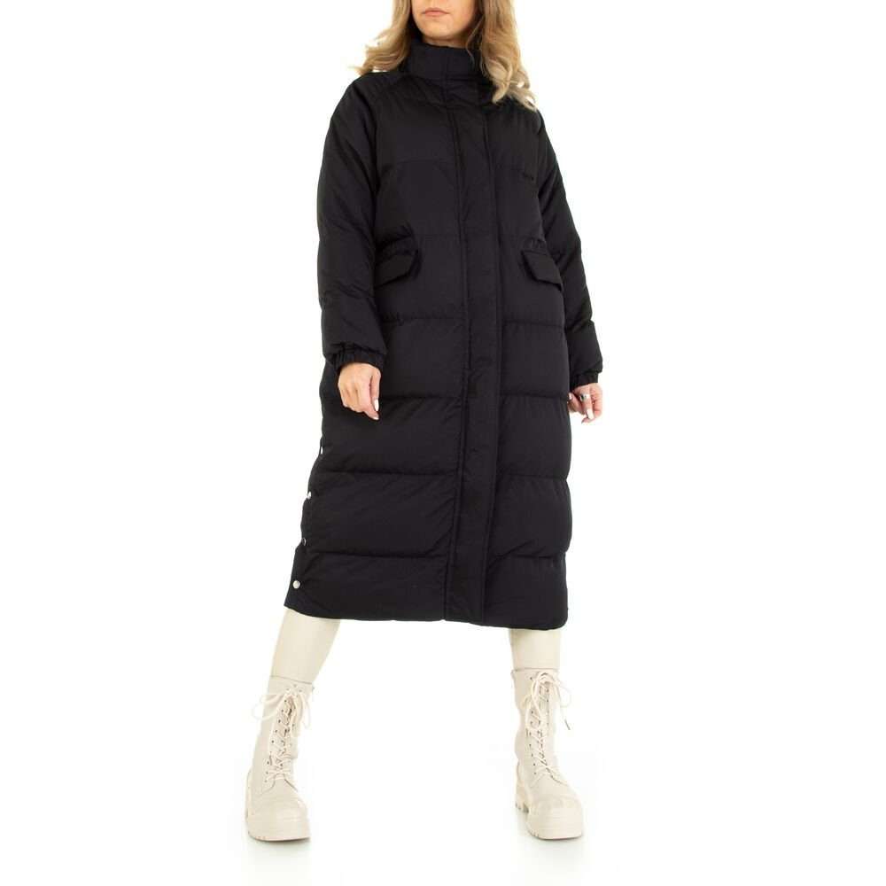 Зимнее пальто женское на подкладке для досуга черного цвета