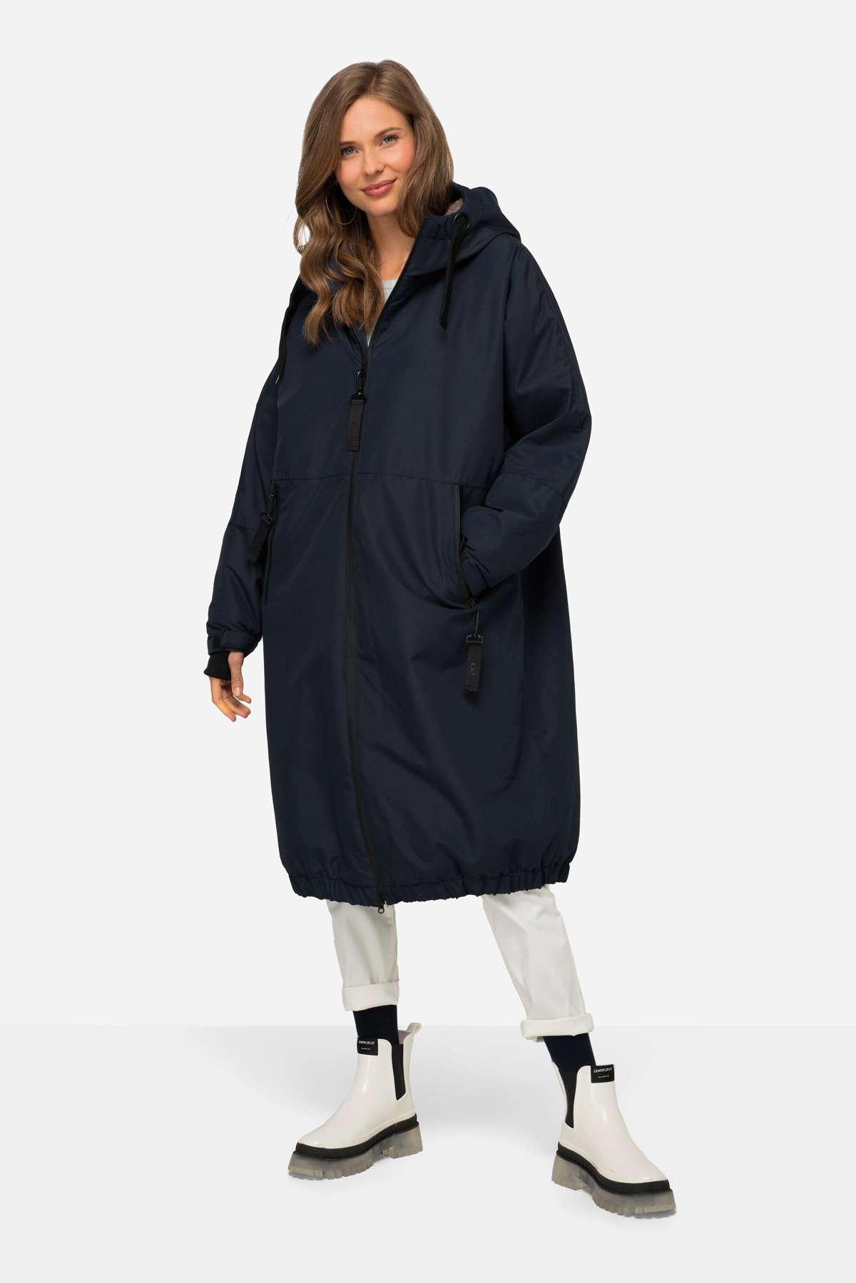 Зимнее пальто функциональная куртка оверсайз с плюшевой подкладкой и капюшоном