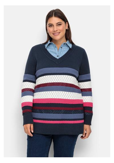 Вязаный свитер больших размеров в миксе трикотажа.