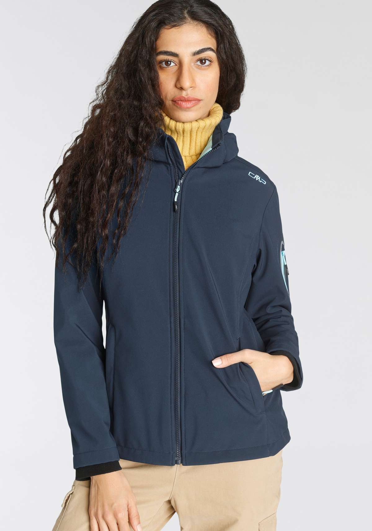 Куртка Softshell ветрозащитная, водоотталкивающая и дышащая.