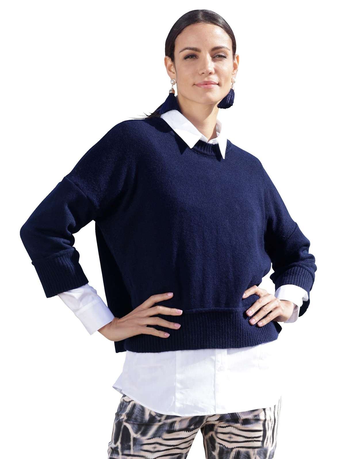 Вязаный свитер-пуловер с разрезами в боковом шве