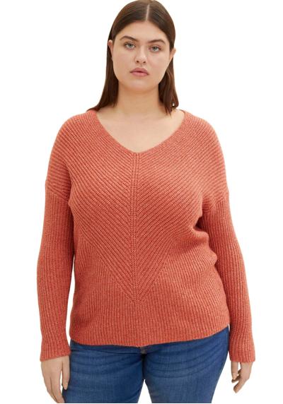 Вязаный свитер со спущенными плечами