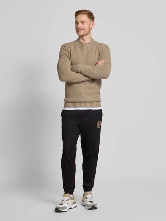 Спортивные брюки свободного кроя со значком-лейблом Lamont