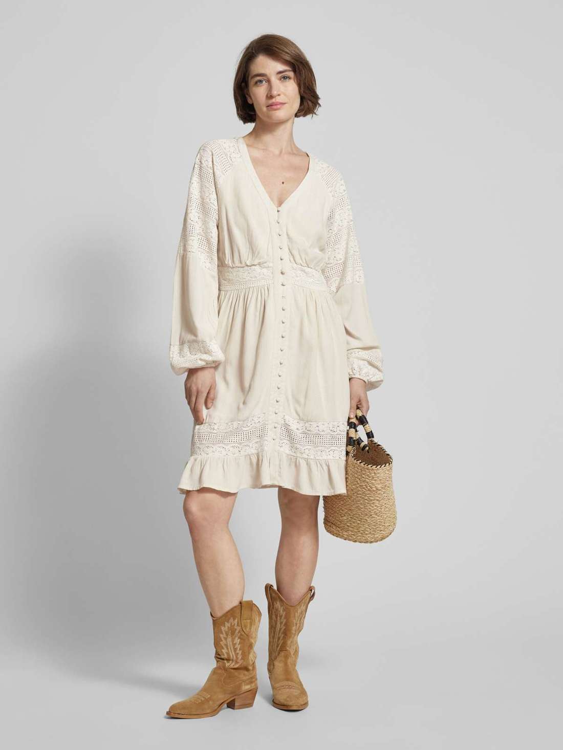 Платье длиной до колена с кружевной отделкой REZA