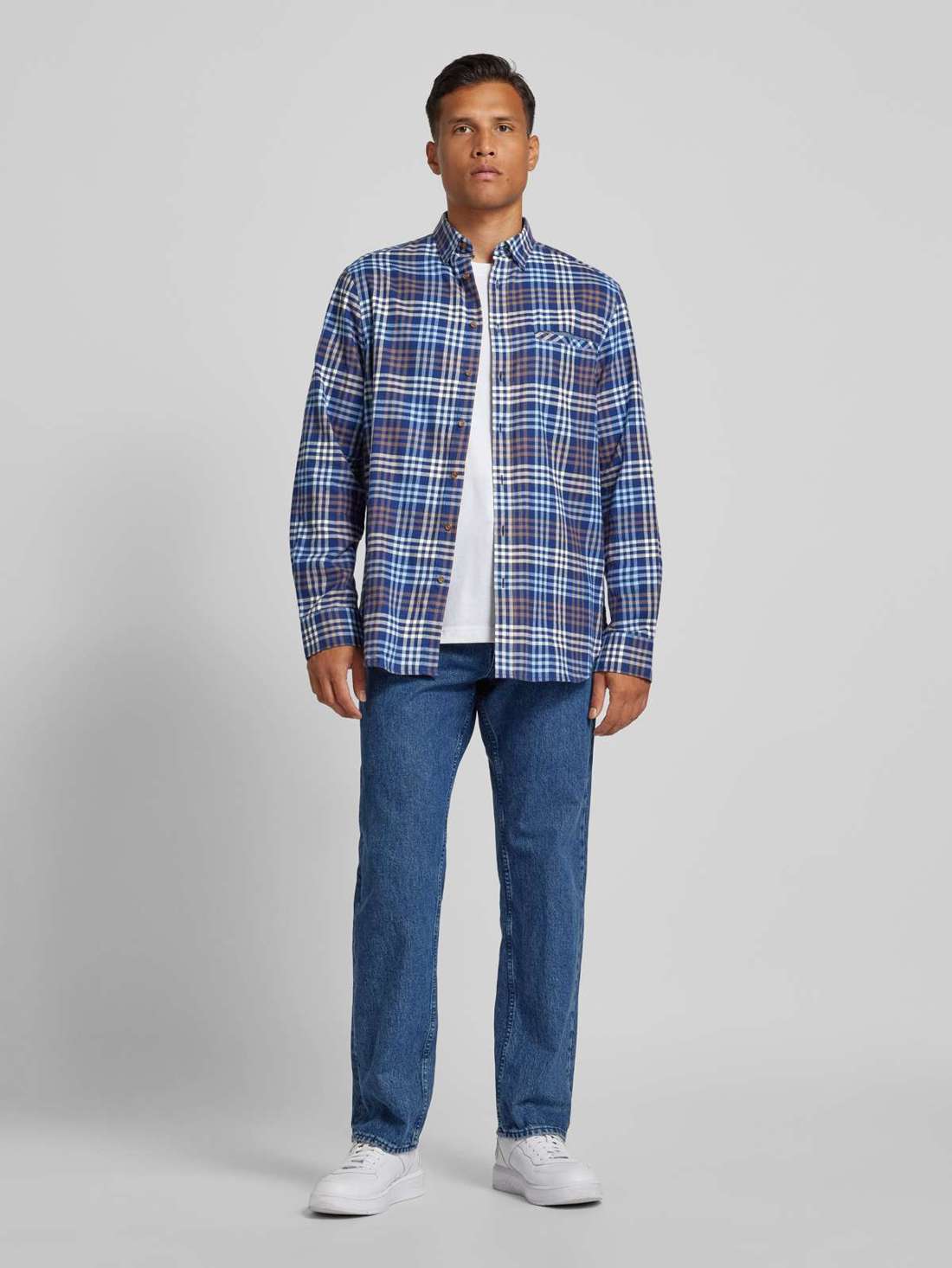 Легкая фланелевая рубашка стандартного кроя с прорезным нагрудным карманом