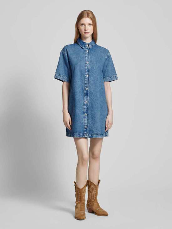 Джинсовое платье длиной до колена с планкой на пуговицах