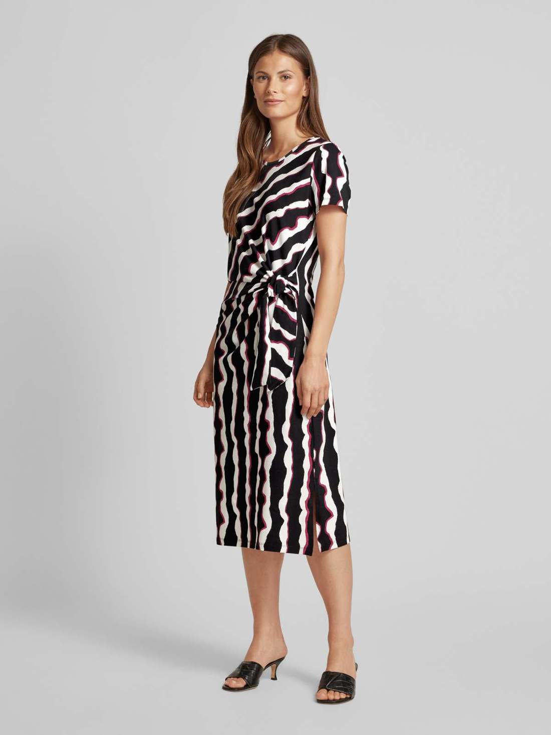 Платье-футболка с поясом