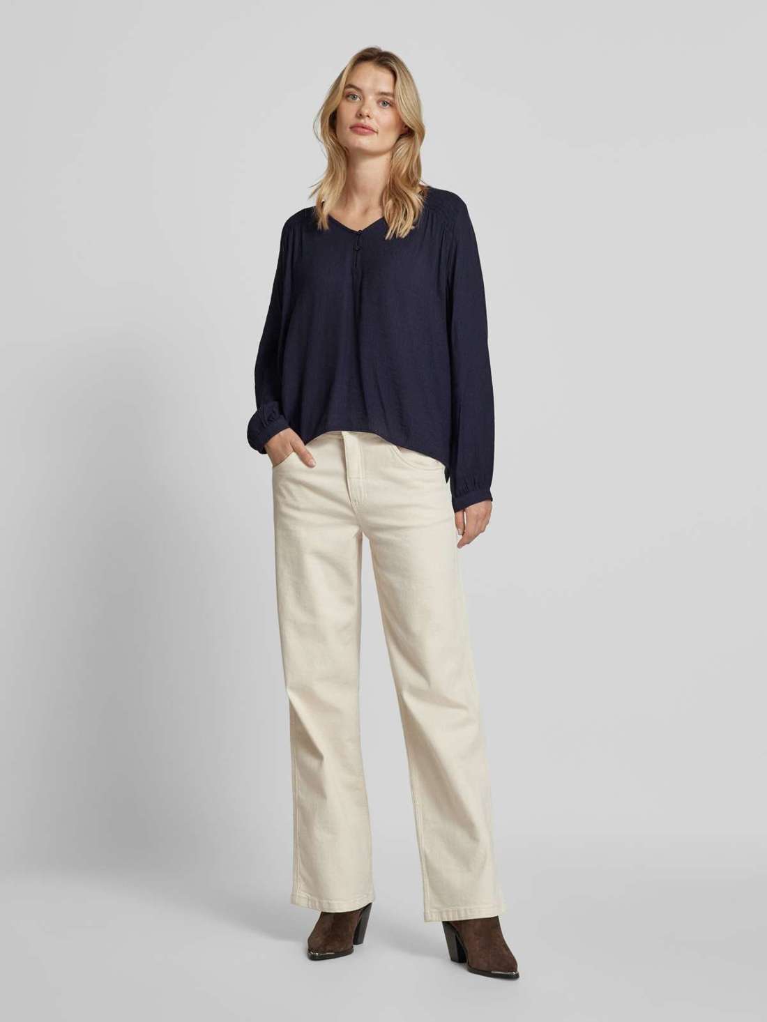 Блузка-рубашка с V-образным вырезом