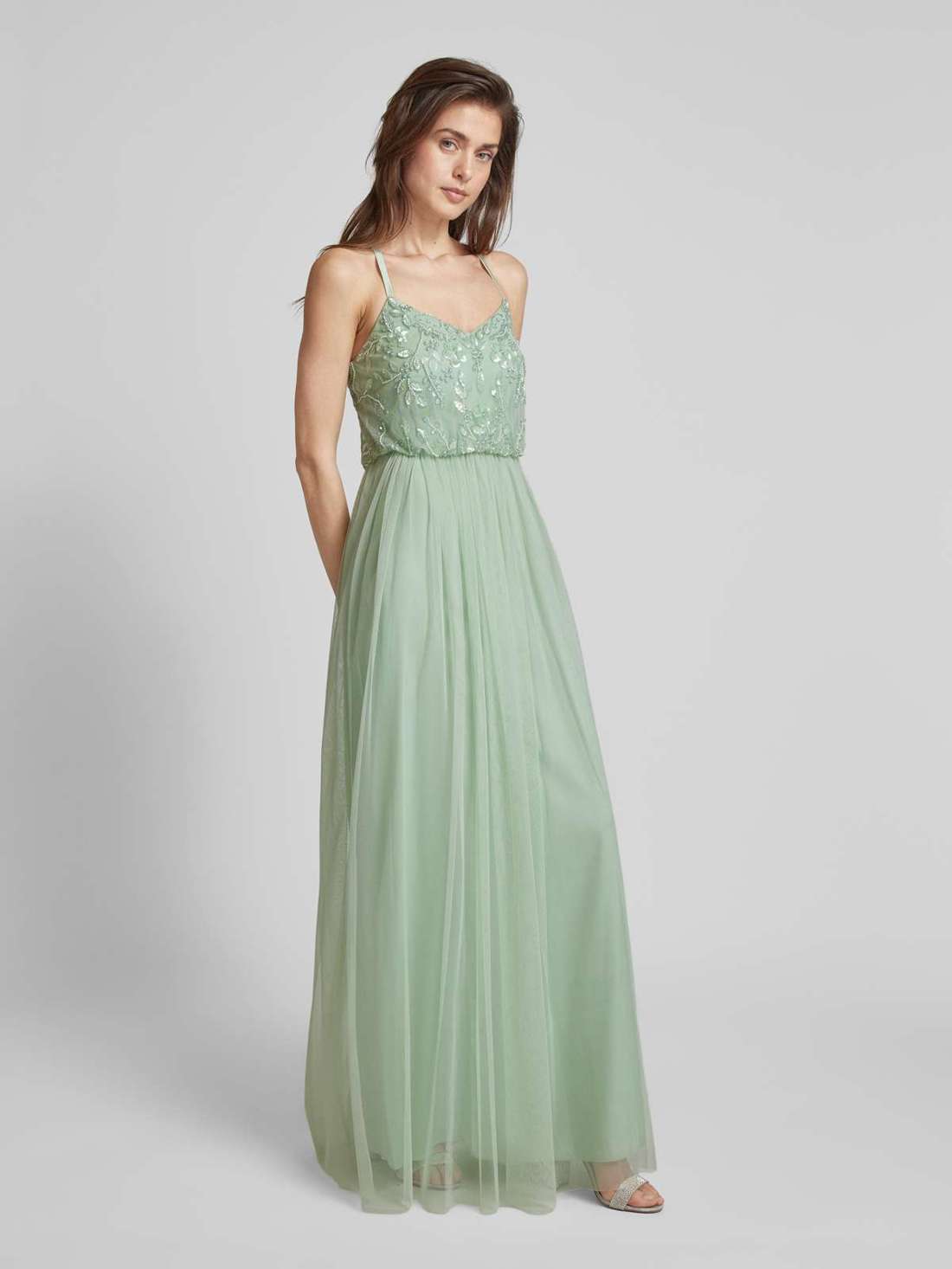 Вечернее платье с пайетками