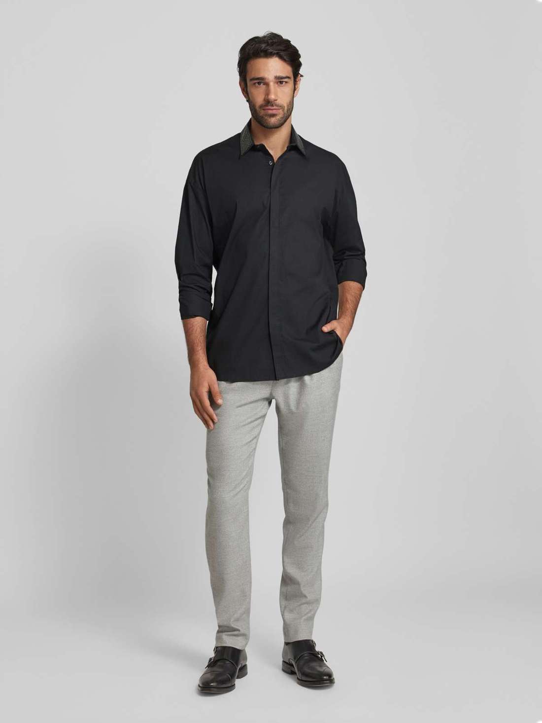 Повседневная рубашка стандартного кроя с воротником «Кент»