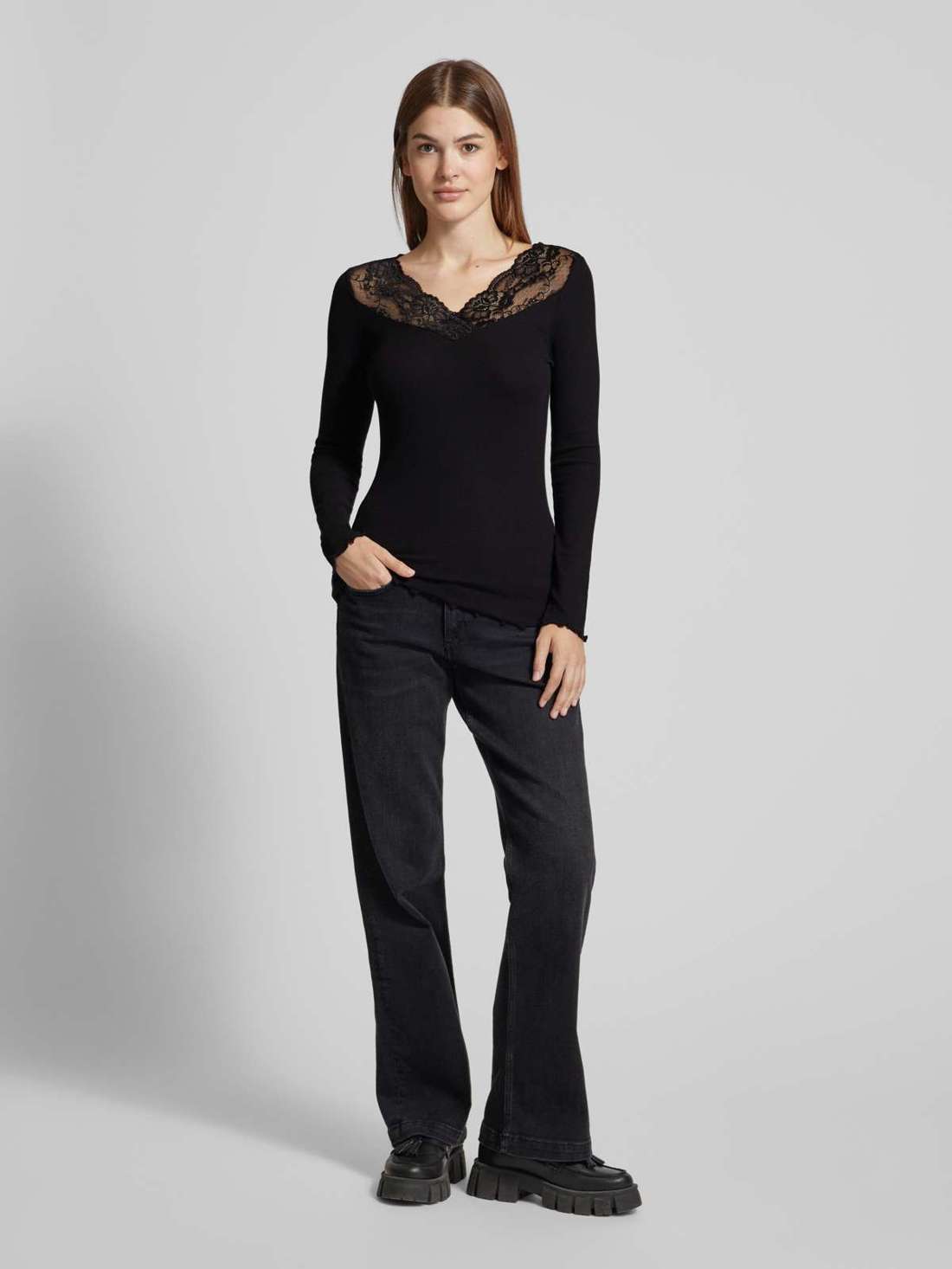 Лонгслив с кружевной отделкой hizamond