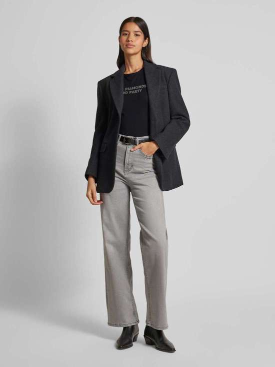 Футболка с этикеткой