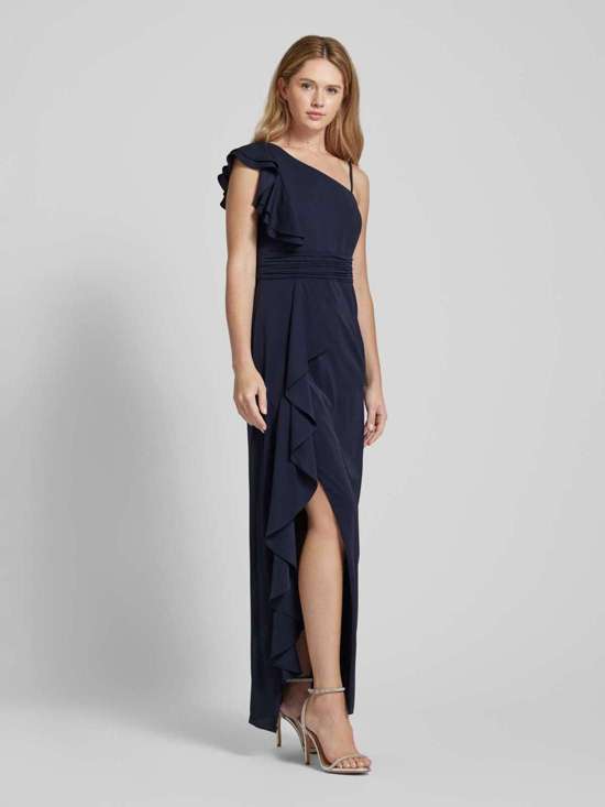 Вечернее платье с воланами