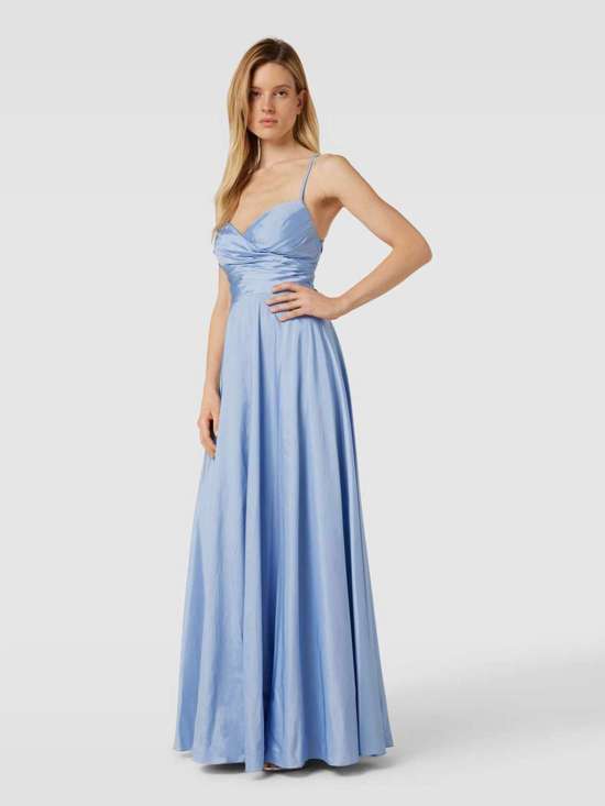 Вечернее платье однотонного дизайна