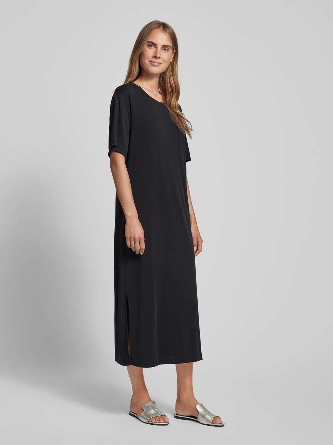 Платье-футболка с круглым вырезом