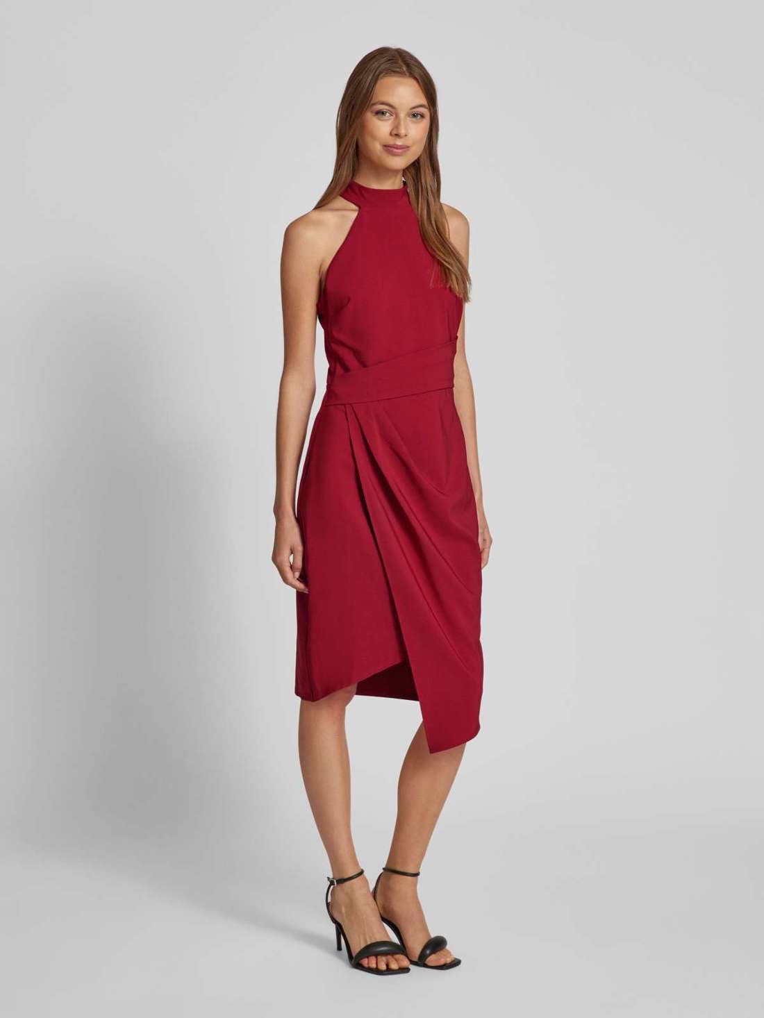 Коктейльное платье без рукавов