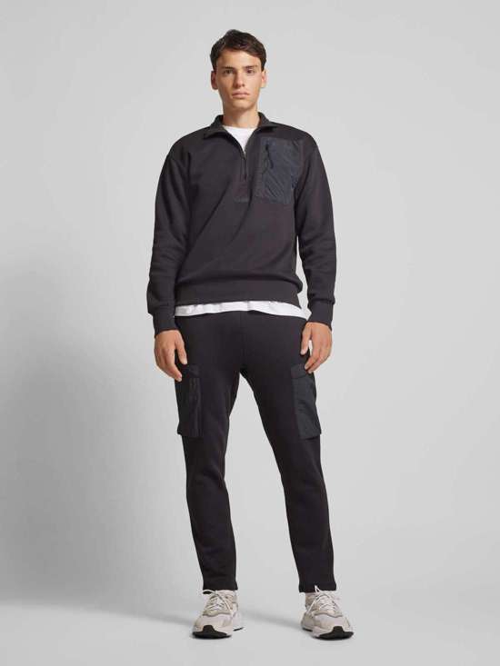 Толстовка с воротником стойкой