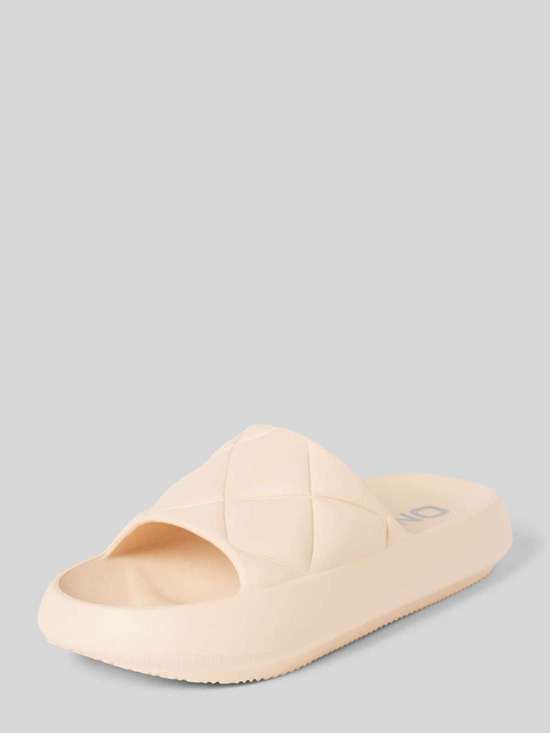 Сандалии со стегаными швами MAVE