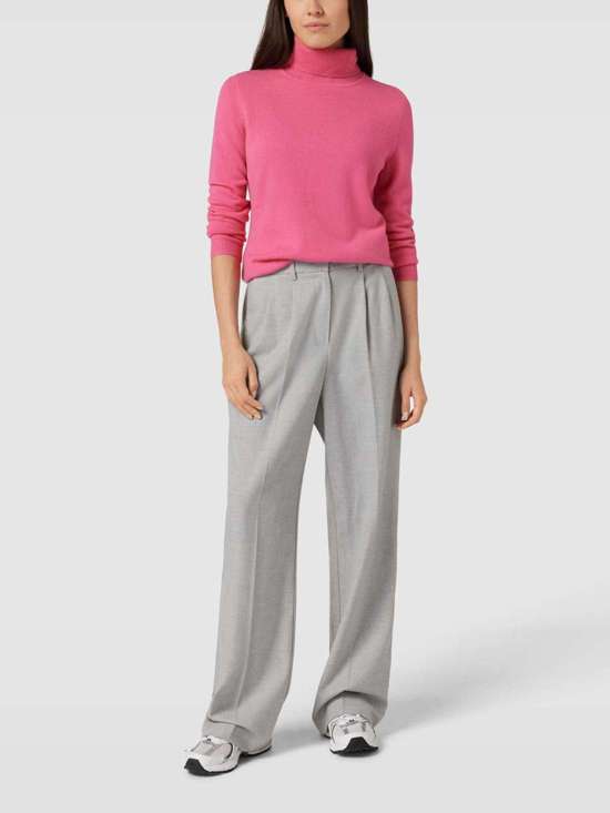 Свитер с высоким воротником и ребристыми манжетами