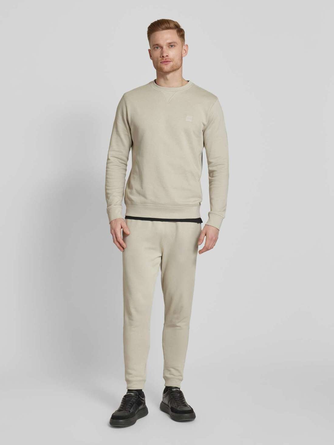 Спортивные брюки узкого кроя с эластичным поясом