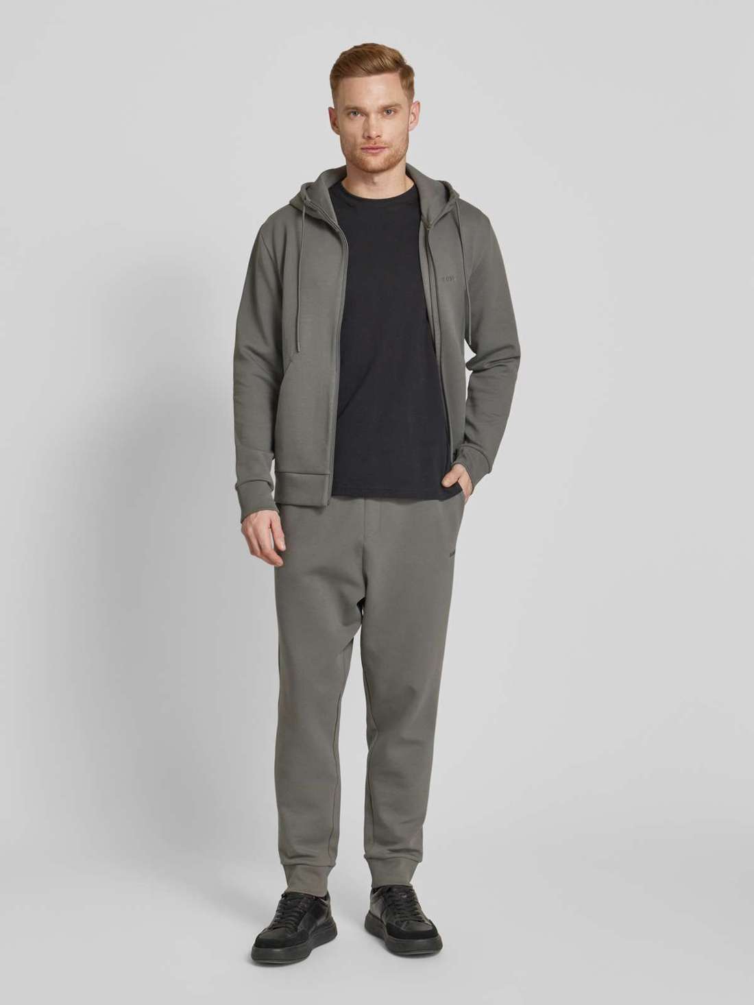 Спортивные брюки стандартного кроя с задним карманом Hadiko