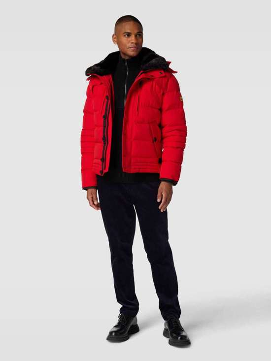 Стеганая куртка с лейблом