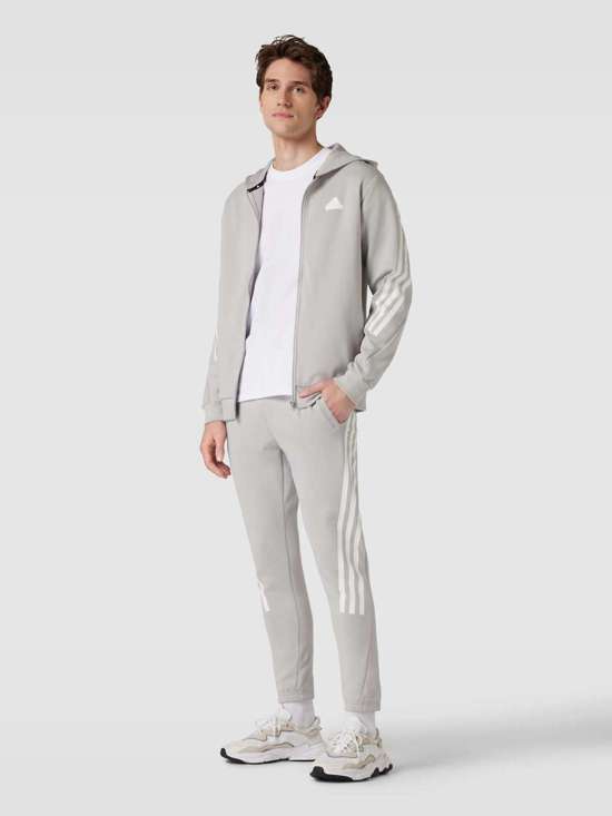 Спортивные брюки с контрастными полосками