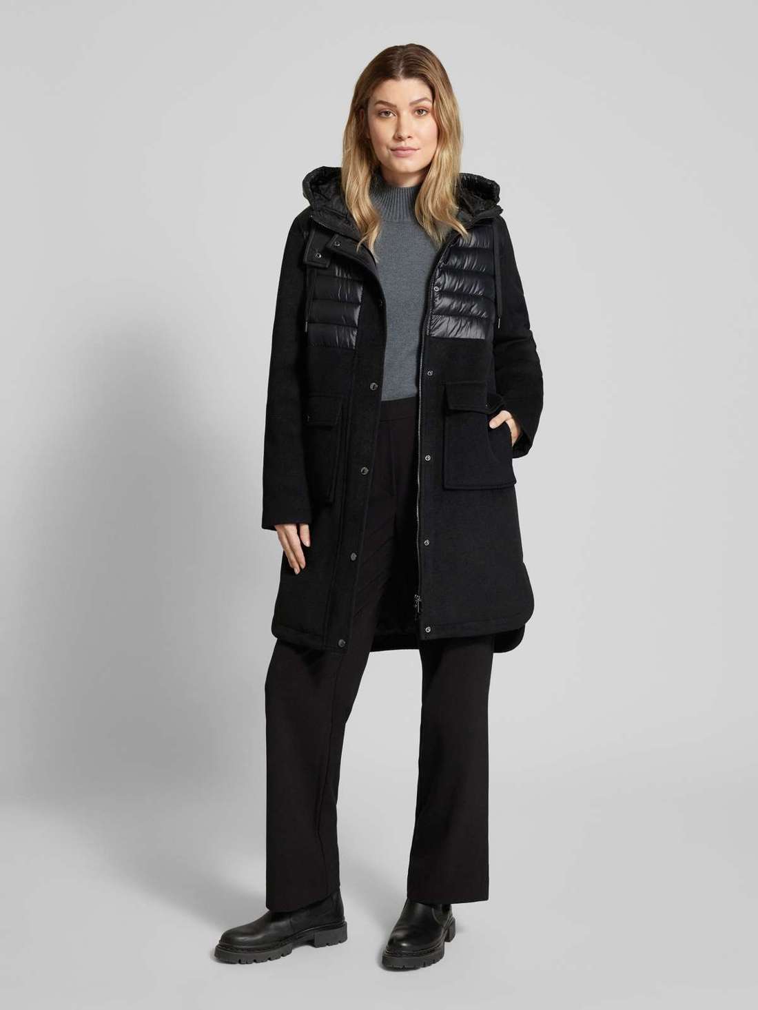 Стеганое пальто с капюшоном