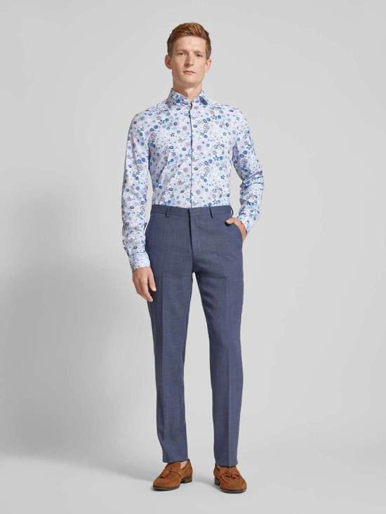 Деловая рубашка приталенного кроя с воротником «Кент»