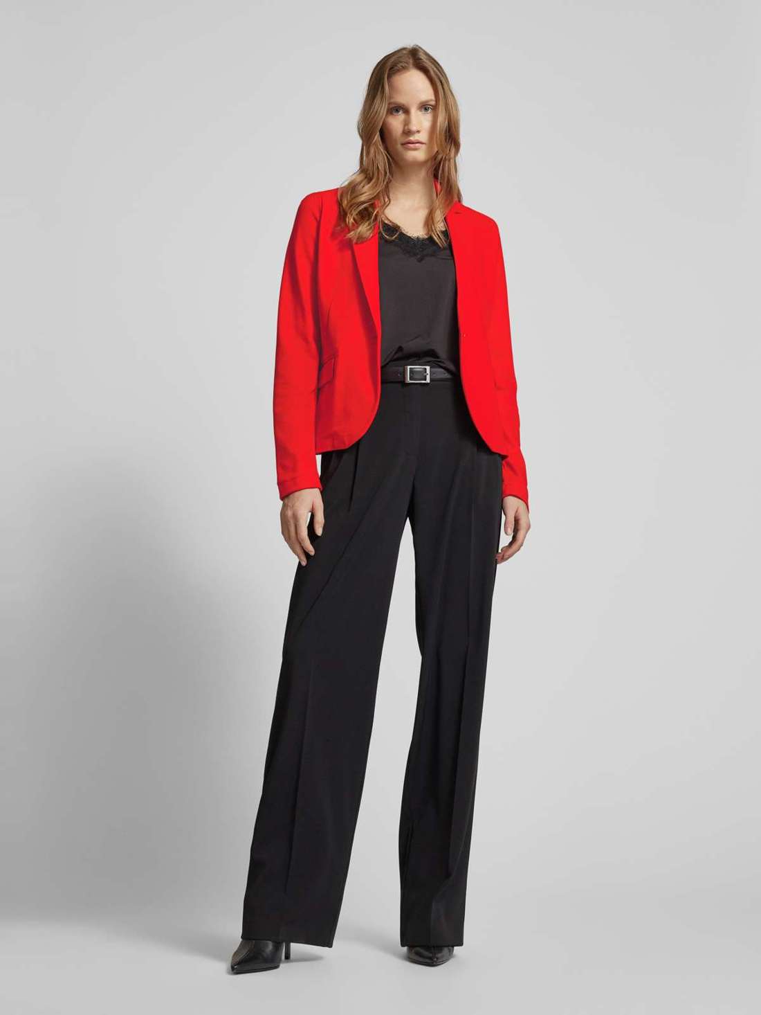 Блейзер с карманами с клапанами