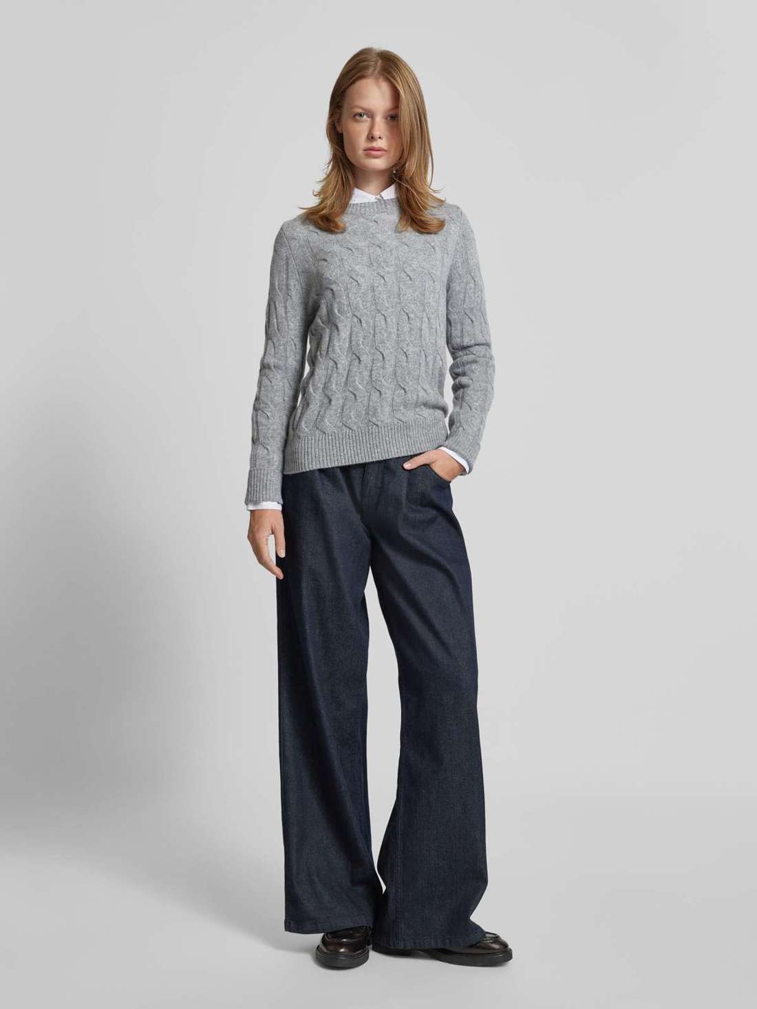 Вязаный свитер с ребристыми манжетами