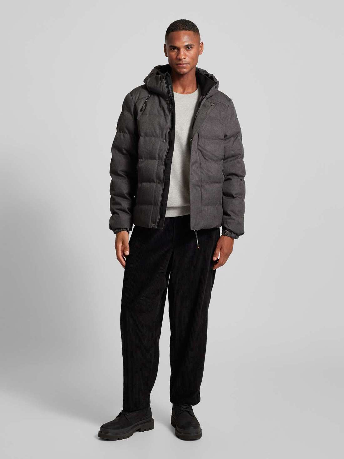 Стеганая куртка с лейблом