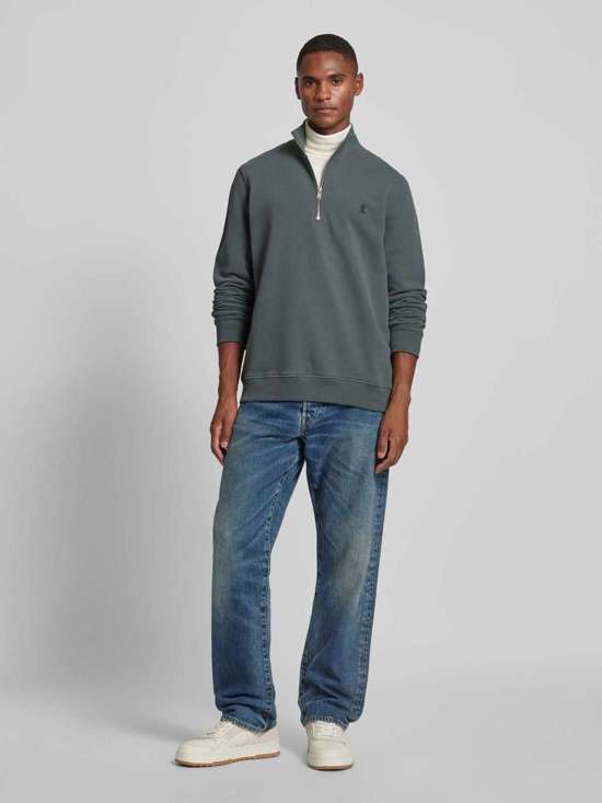 Толстовка с вышивкой этикеток WAARLO