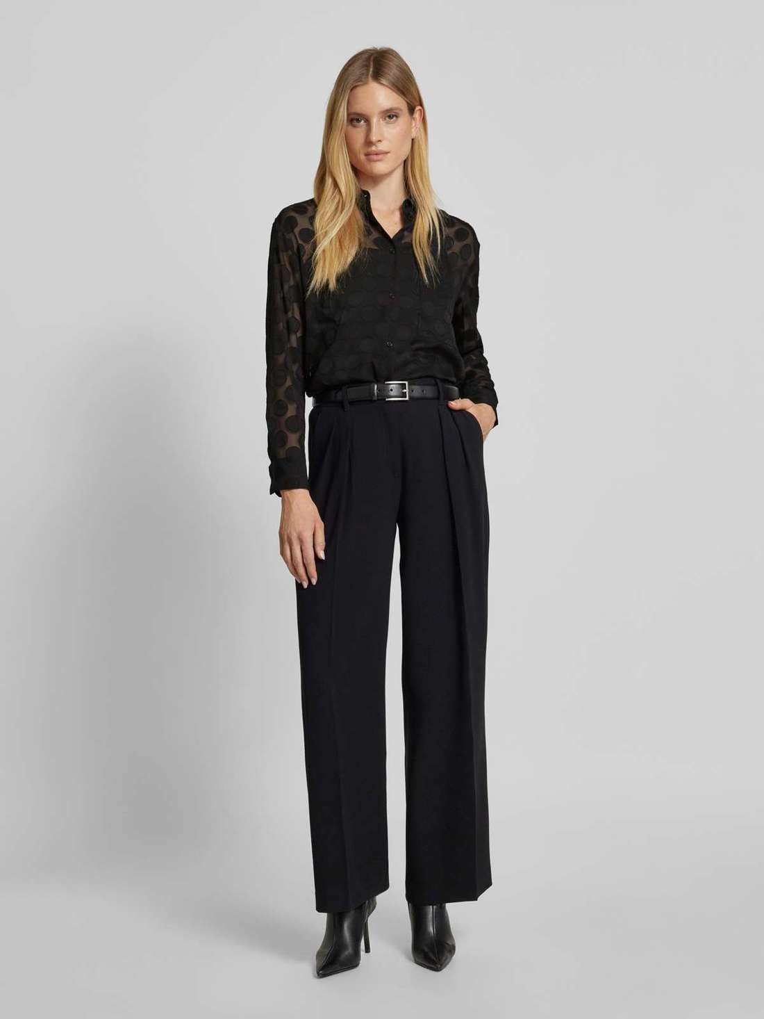 Блузка стандартного кроя с нагрудным карманом Elodina