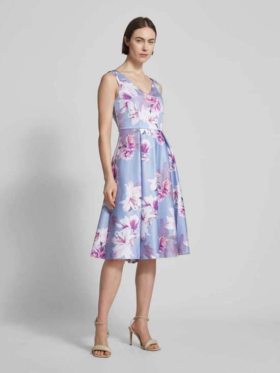 Коктейльное платье с узором по всей поверхности