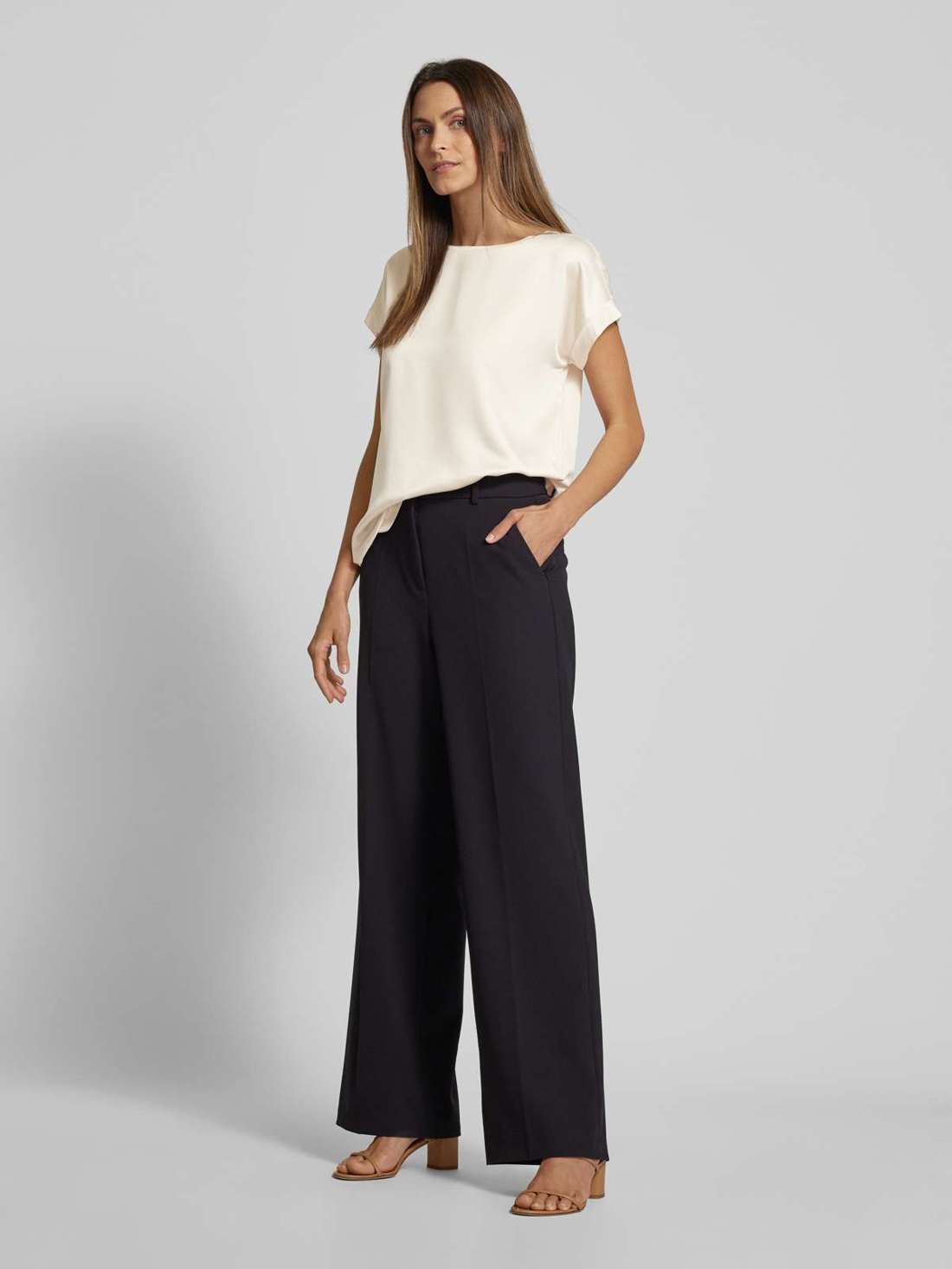 Атласная футболка