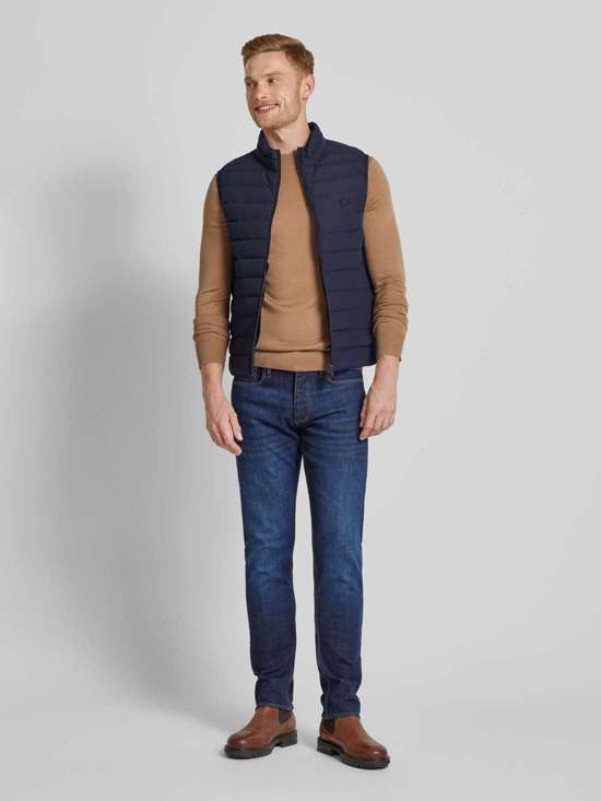 Стеганый жилет с нашивкой-лейблом