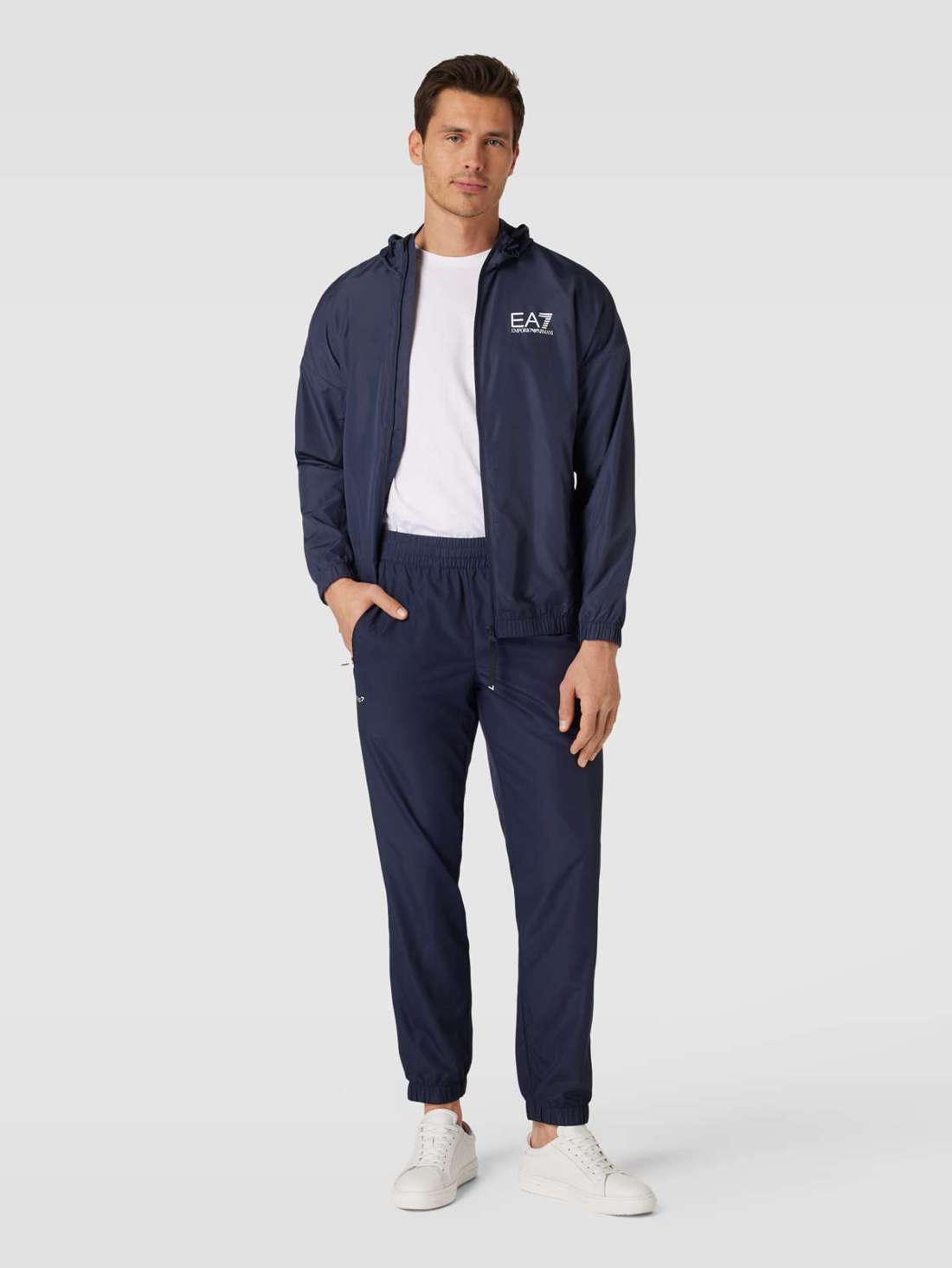 Спортивный костюм с принтом этикетки