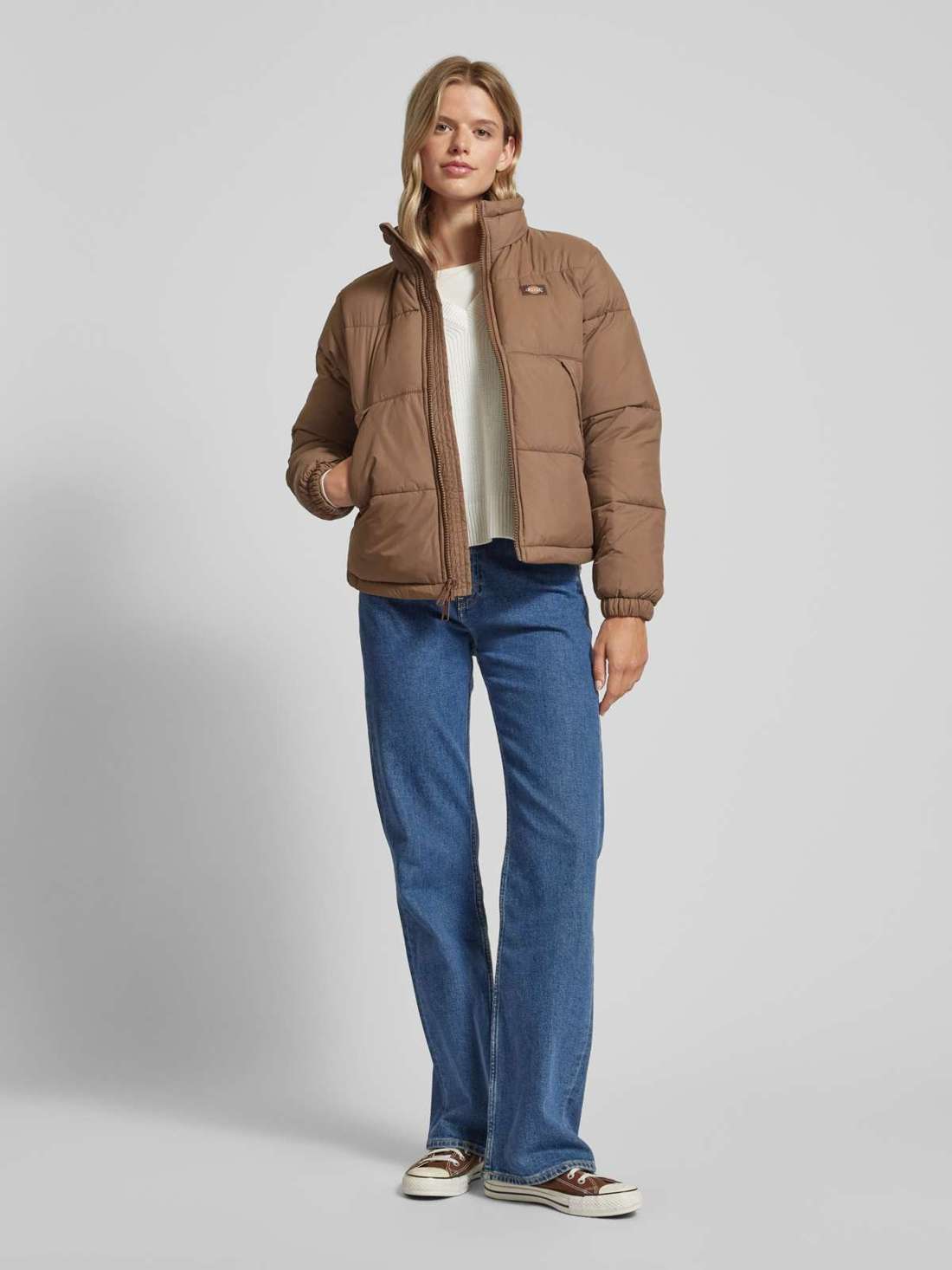 Стеганая куртка классического кроя с нашивкой-лейблом ALATNA