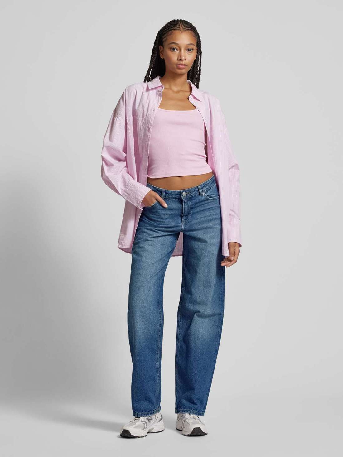 Джинсы прямого кроя в поношенном стиле с задними карманами