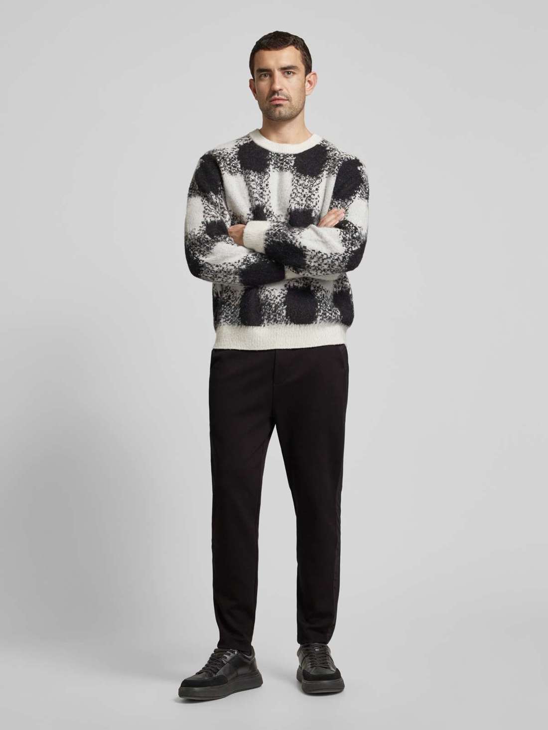 Спортивные брюки с этикеткой