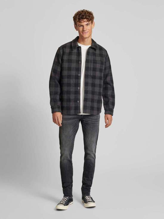 Джинсы узкого кроя с пятью карманами