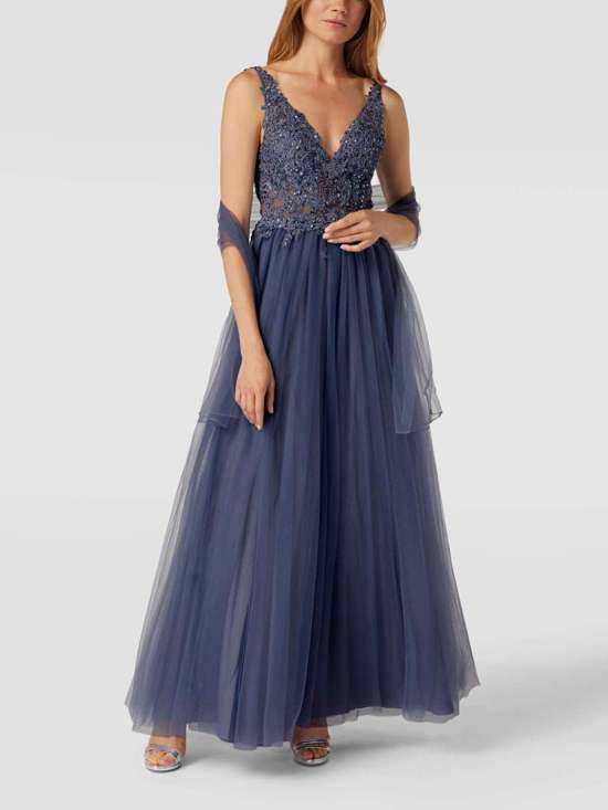 Вечернее платье с палантином